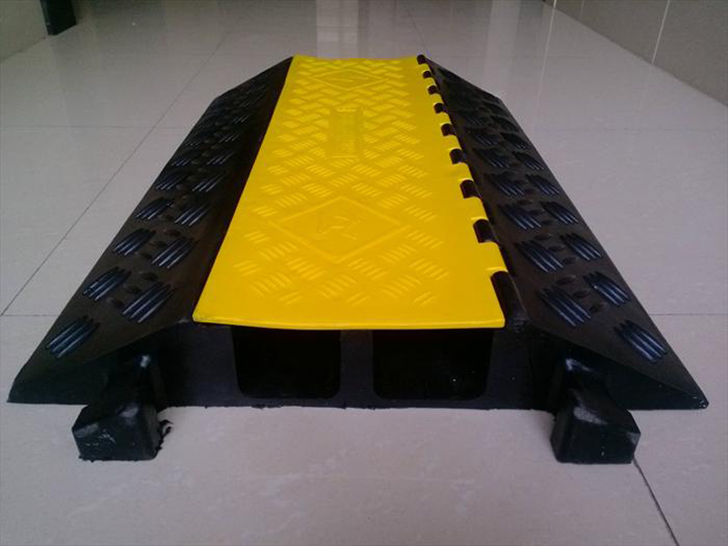Extra Large 2 channel Rubber Cable Ramp Protector (8)